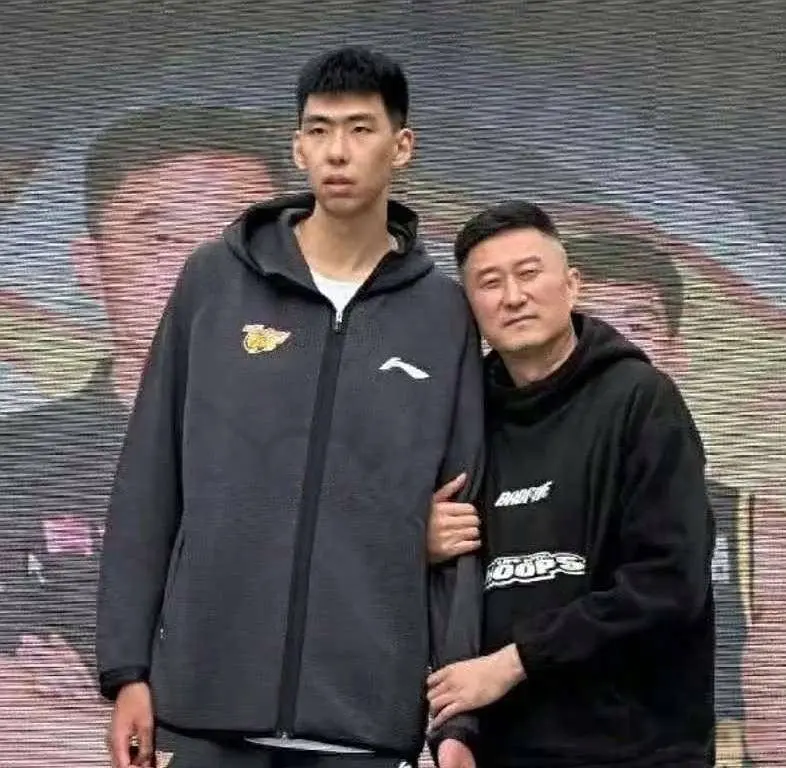 队主要有如, 缺中锋的球, 队开出合适