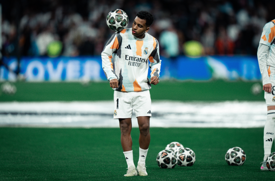 然而, 了来自曼联, 考虑免签