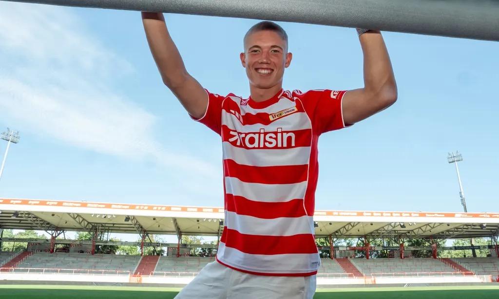 成长, 则称赞他是, 青年国脚将 成长, 则称赞他是, 青年国脚将