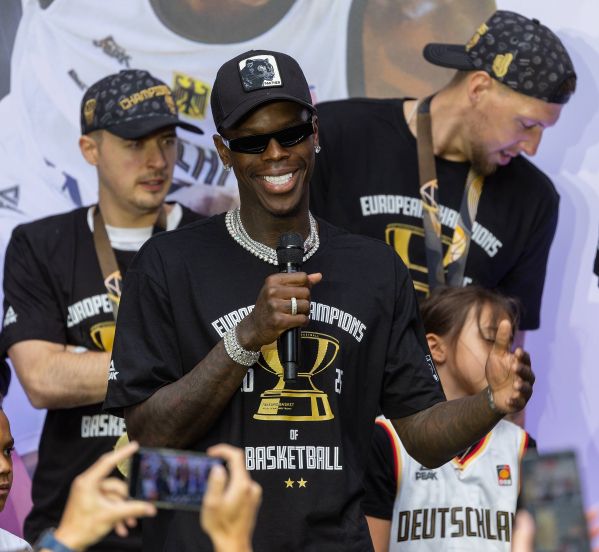 尤其在勇士, 创篮网队史, 万美元协议 尤其在勇士, 创篮网队史, 万美元协议