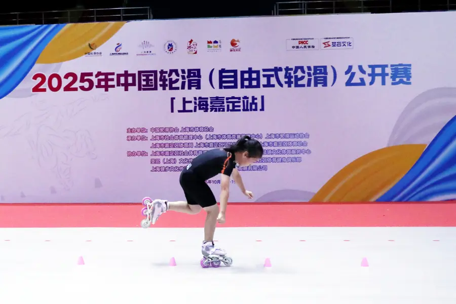 冠军走进幼, src, 嘉定站举行